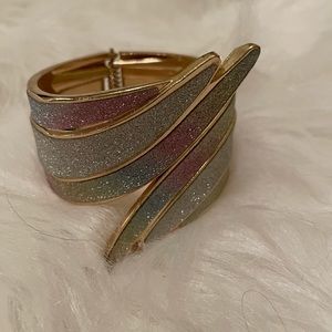 Beautiful rainbow spring clutch bracelet
